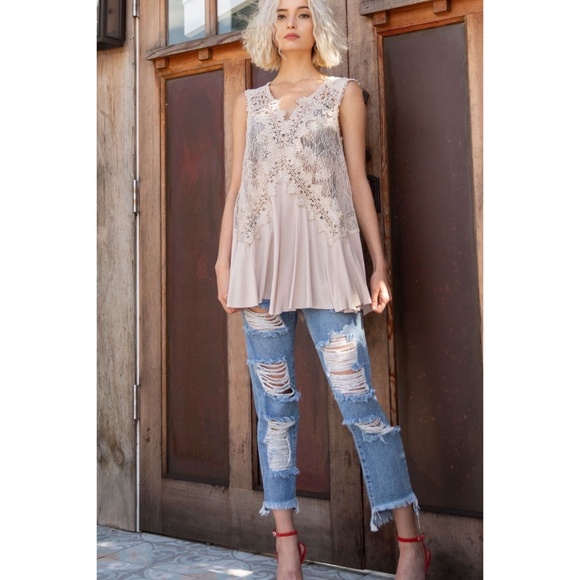 POL Beige V Neck Sleeveless Lace & Solid Tunic Top - Picture 3 of 6